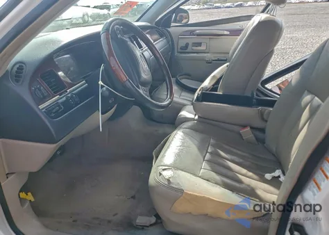 2003 Lincoln Town Car Signature z USA, uszkodzony, nr VIN 1LNHM82W73Y627898